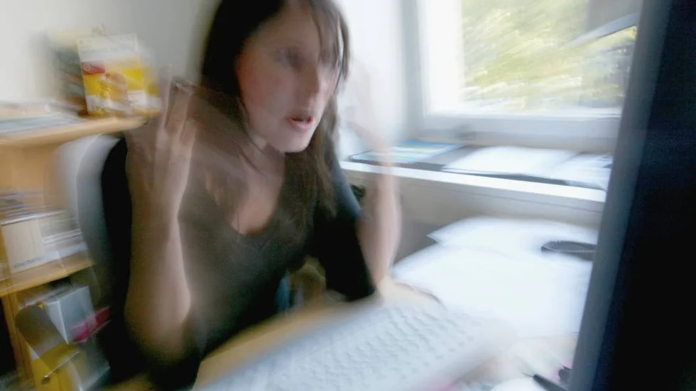 Privata tjänstemän i Norrbotten tar i snitt ut 6,3 timmars övertid i veckan. (arkivbild)