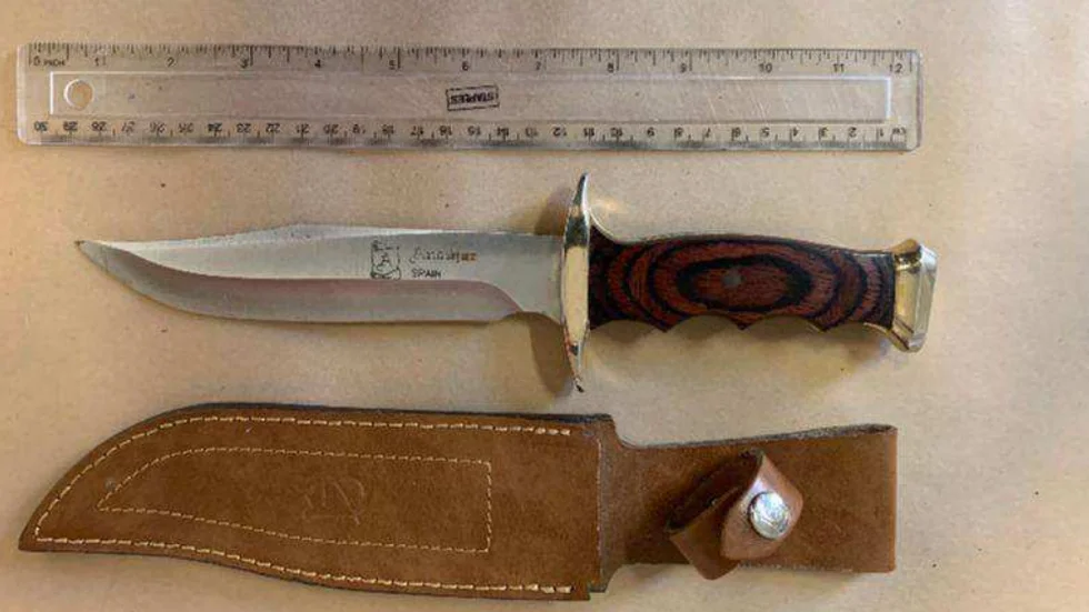 20-åringen hade med sig denna kniv till Blå lagunen, mellan Slaka och Skeda. Knivbladet mätte 17 centimeter. (Bilden är hämtad ur förundersökningen.)