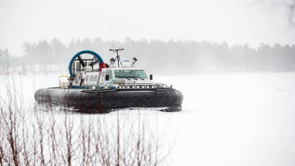 Kustbevakningen svävare krockade med ett träd (bilden är tagen vid ett annat tillfälle).
