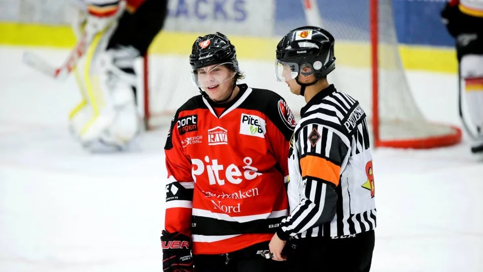 SURT. Backen Viktor Nilsson har varit en av Piteås främsta spelare sedan han återvände efter en sejour i Väsby. Lördag kväll var han med och förlorade mot just Väsby med 4-6.