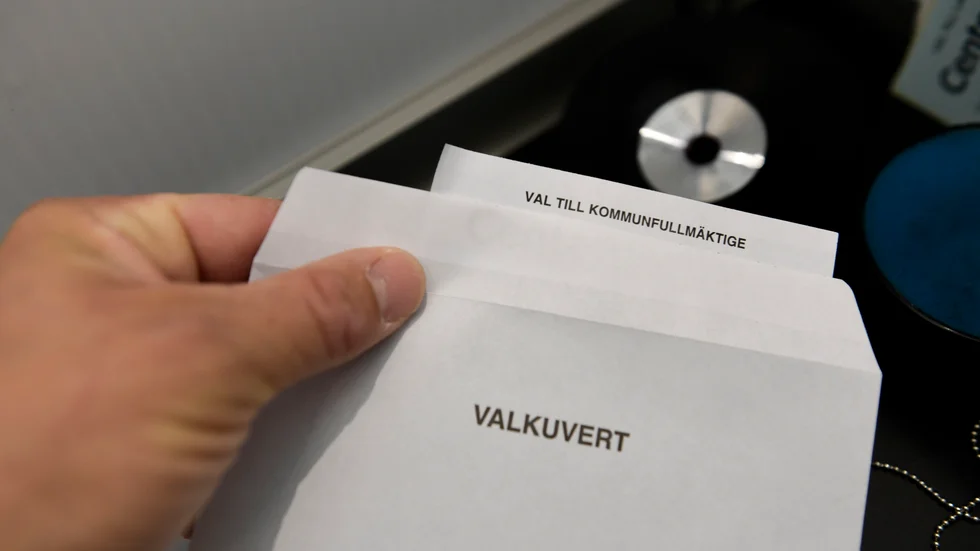 "De kunde valt att belysa vården och skolan – men valde något helt annat", skriver Anna Kuru.   