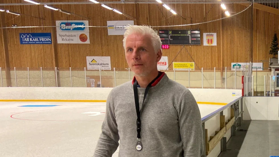 Anders Lexell berättar att kommunen bjuder arrangören på hallhyran i Åker men betalar inte ut några reda pengar.