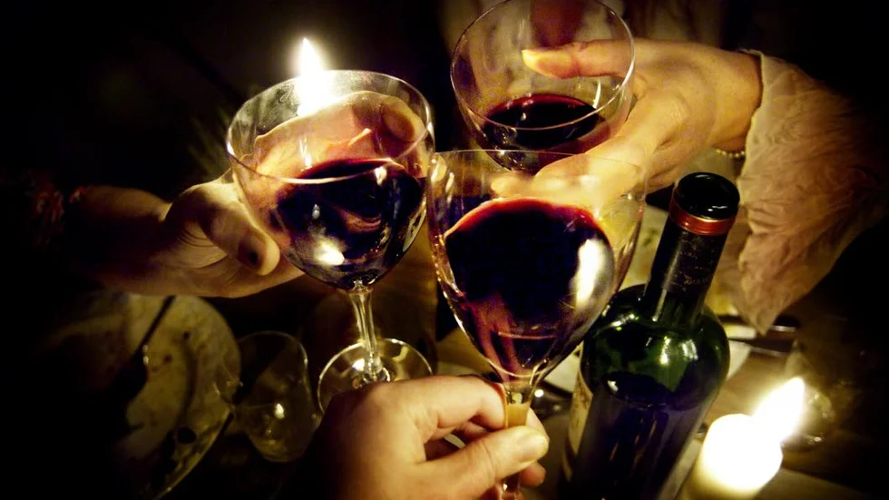 En fjärdedel. Så stor andel av de östgötska 16-åringarna har fått smaka alkohol i familjen.