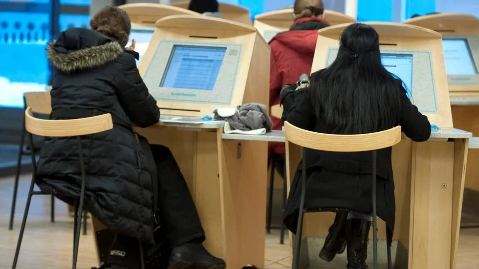 Regeringen tänker höja taket i a-kassan. Det är bra för jobben, tillväxten och för vanligt folk. Det skriver Tony Johansson i dagens ledare.