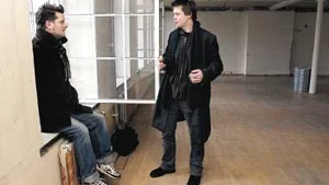De så välmenande poliserna spelas av Claës Weinar och Gustaf Appelberg medan den specielle pastorn görs av Bo Höglund.
FOTO: JANNE FORSBY