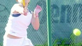 Sousan Massi är het inom tennissporten och har nu två stora internatioinella sponsorkontrkt på gång. Med start i dag ska hon försöka visa klassen vid en tävling i Näsbypark.