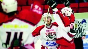 Viktigt mål. Och viktig seger. Enligt coachen Peter "Firsov" Eriksson var fullpoängaren mot Motala igår klubbens viktigaste genom tiderna.
Foto: FREDRIK SCHLYTER