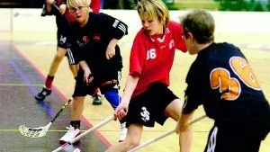 Fin klubbteknik. Här en bild från mötet mellan Huddinge och Rönninge. FOTO:ANITA KJELLBERG