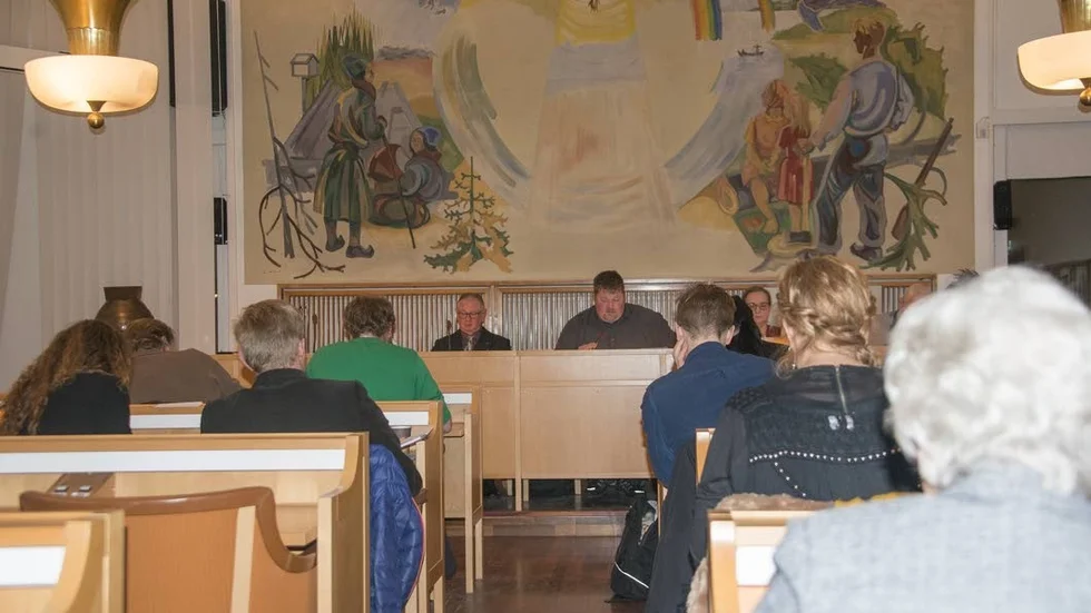 Närmare 30 ärenden fanns på dagordningen inför sammanträdet, som tog tre timmar att avhandla. Utöver valärendet så klubbades, äntligen, mål- och resursplanen 2019-2021. Centerpartiet yrkade bifall till eget förslag, men efter votering stod det klart att kommunstyrelsens förslag bifölls med siffrorna 18 mot 11.