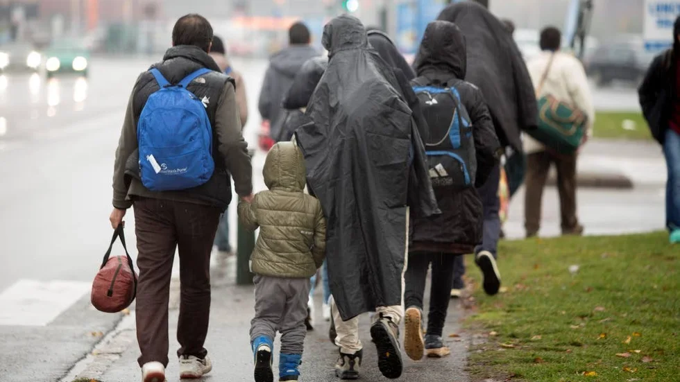 Det är inte säkert att antalet migranter kommer att öka, men Sverige förlorar sin suveränitet, får oerhört svårt att till exempel ta ut inkomstskatt då medborgarskapets betydelse upphör samtidigt som facket förlorar all makt på arbetsmarknaden, hävdar SLu.