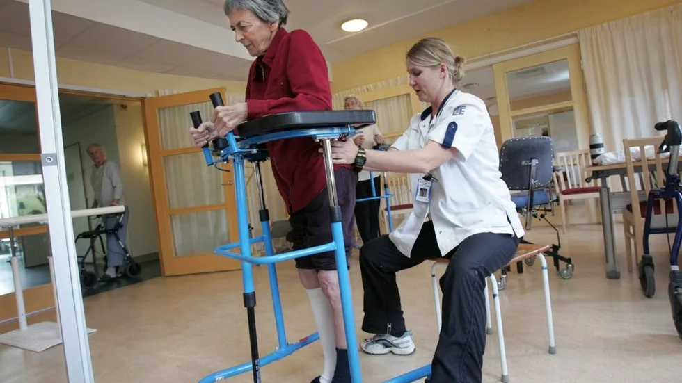 Med rätt och bra rehabilitering kan strokepatienter komma tillbaka till ett fullvärdigt liv med god livskvalitet, men utan rehabilitering är det svårt, för att inte säga omöjligt, konstaterar skribenterna. (Arkivbild)