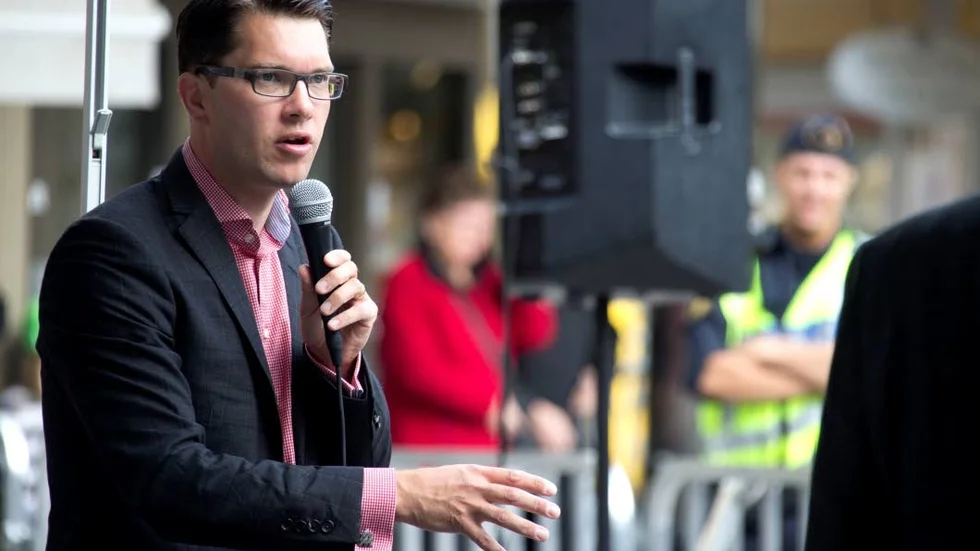 Jimmie Åkesson (SD) i Piteå under valrörelsen 2014. I veckan kommer han hit igen och signaturen JGR uppmanar folk att ställa alla de obekväma frågorna till honom. (Arkivbild)