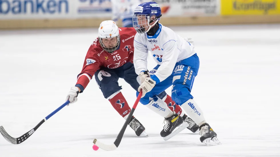 IFK Motalas Albin Rohlén är fit for fight igen efter smällen han fick i Sandviken när han tacklades av Saikbacken Linus Pettersson. Rohlén spelar mot Gripen borta på fredagen. Men det är osäkert med isen i Motala inför hemmapremiären på tisdag.