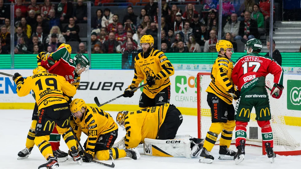 Skellefteå AIK fick en motig start på SHL-epilogen i Scandinavium och bortalaget slog lika många icing, tre, som man sköt skott på mål i den första perioden. Trots det var det oavgjort, 1–1, efter 20 minuter.