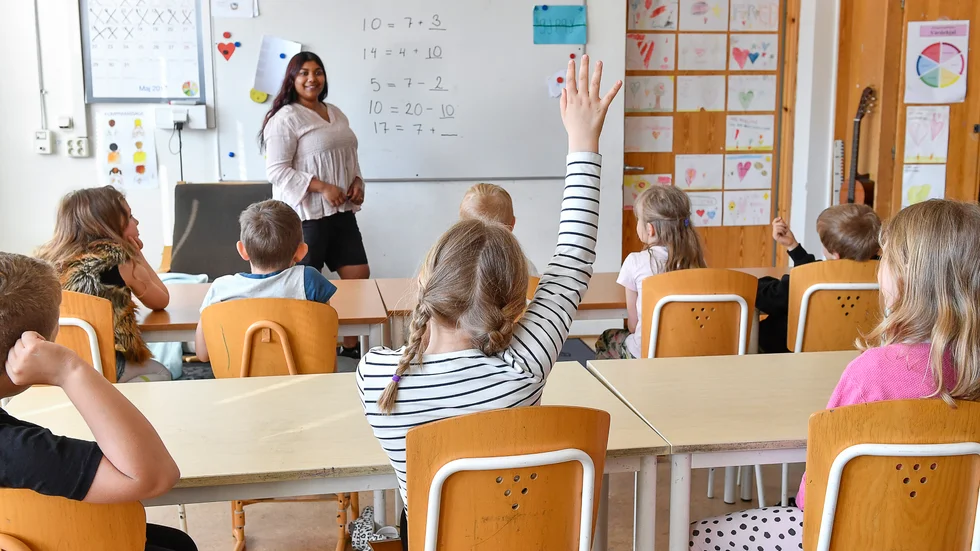 Vi måste satsa på skolan i Eskilstuna, skriver signaturen "Kommunanställd" i en replik till kommunstyrelsens ordförande Jimmy Jansson (S). (Personerna på bilden har ingenting med texten att göra.)