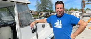 Pontus hyr ut båtar till turister – krävs ingen sjövana