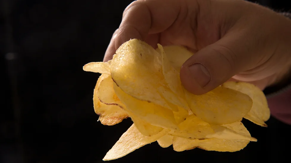 Enligt polisanmälan var det poliser som stal chipspåsarna – en uppgift som nu återstår att utreda. Arkivbild.