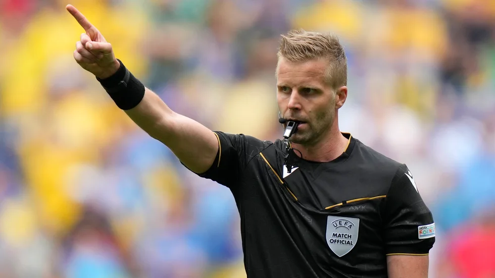 Glenn Nyberg under gruppspelsmatchen mellan Rumänien och Ukraina.