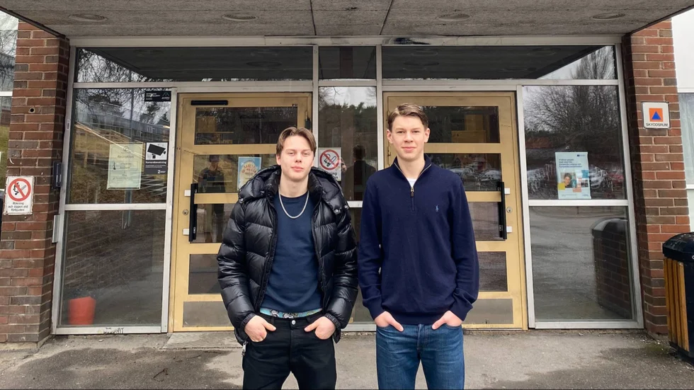 Albin Ahrlow och Carl Prenker, elever på Rekarnegymnasiet tror att snusförbud kommer få motsatt effekt.