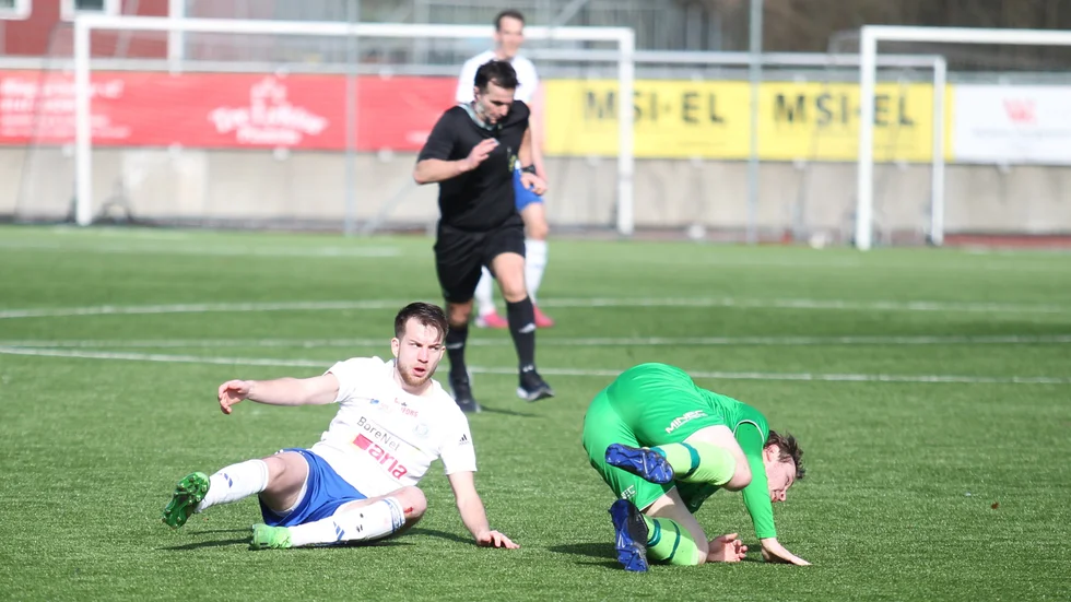 Borensbergs IF:s Emil Anderlund, här i en tidigare match, gjorde tio mål i matchen mot Rejmyre i Östgötacupen. Tre raka äkta hatrick i andra halvlek.