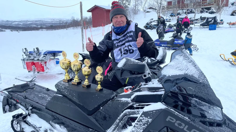 Ulf Löfgren från Piteå fick med sig fyra pokaler från Snabbast vid Polcirkeln. "Det gick ganska bra ändå", säger han.