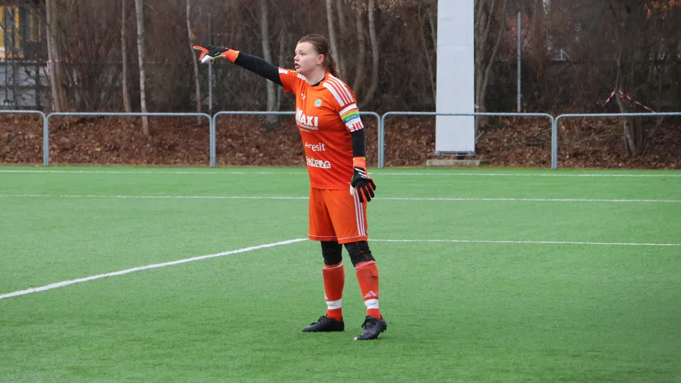 Sanna Warnberg briljerade och styrde och ställde i ESK-målet. 