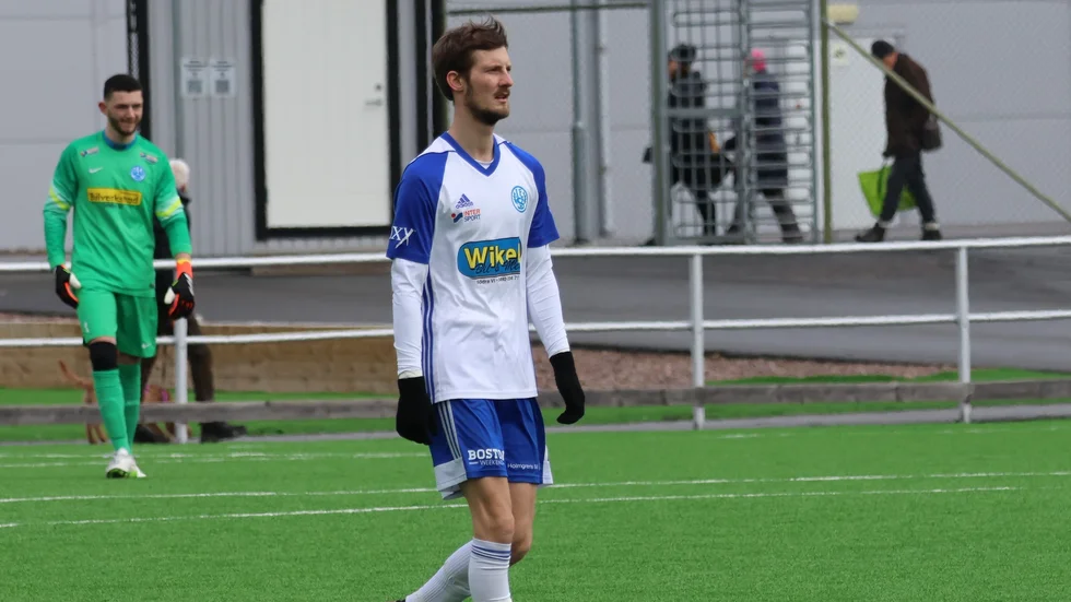 Niklas Gunnarsson gjorde två av målen när SVIF vände och vann mot Lojal.