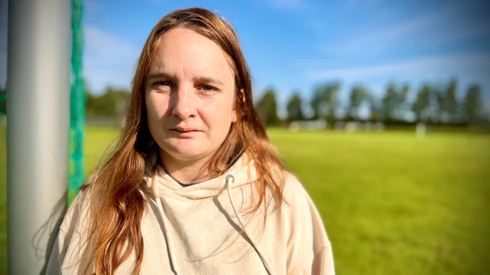 Teres Bergström Westerdahl är vice ordförande i Vingåkers IF. Efter upprepade incidenter där ungdomar betett sig gränslöst och förstört saker på idrottsplatsen vädjar hon om hjälp.