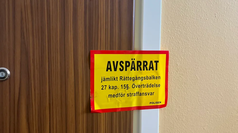 Kvinnorna hittades döda och en förundersökning gällande vållande till annans död har inletts då dödsorsaken är oklar.