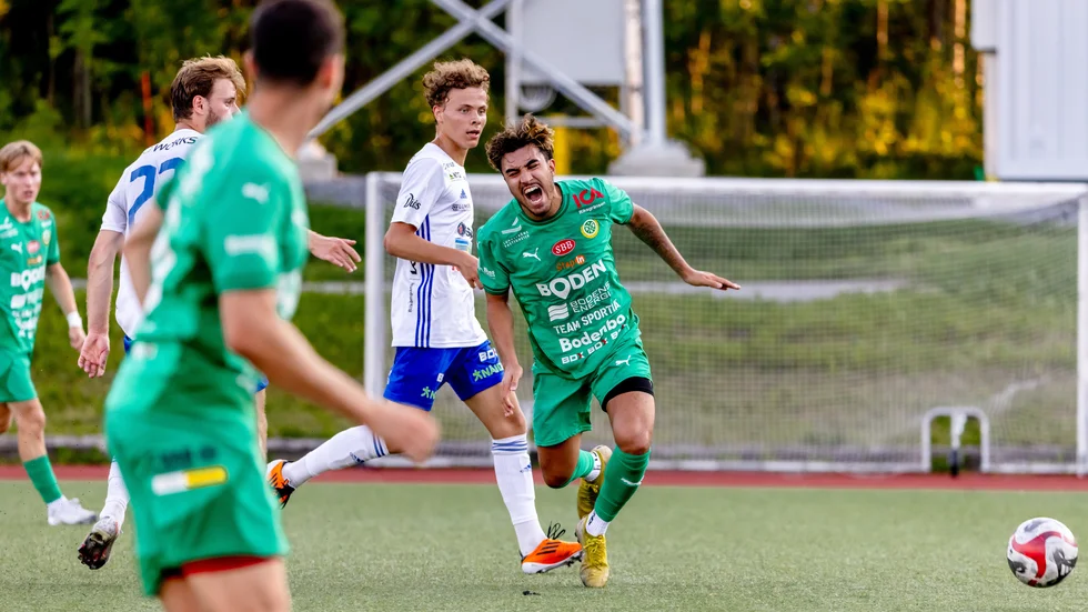 Renan Faustni fick en smäll mot knät i DM-finalen mot Piteå. (Arkivbild)
