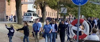 Kravallstaket för att stoppa lugna supportrar efter slutsignalen