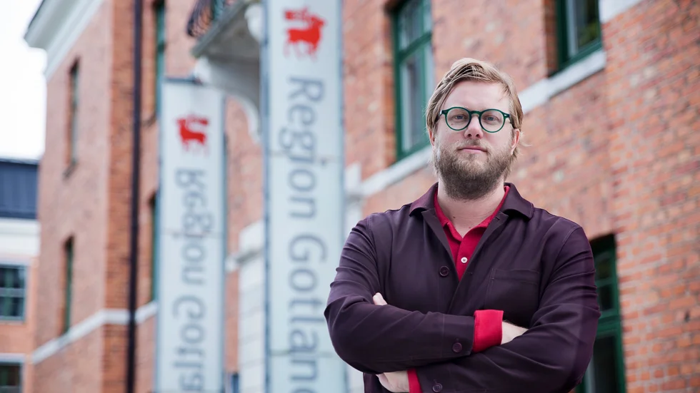 Oscar Lindster (S) menar att den eventuella nedläggningen handlar om ett minskat barnantal. 
