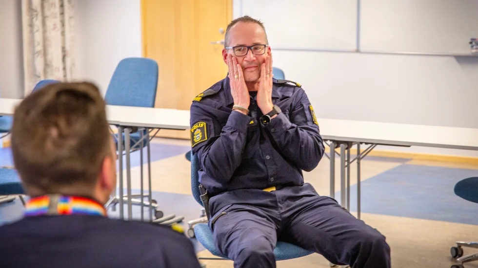 Conny Johansson överraskades på ett ledningsgruppsmöte i polishuset i Visby. Han blev rörd och tagen när det gick upp för honom att han fått Helagotlands läsares allra flesta röster. 