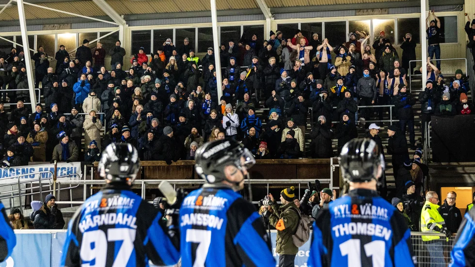 240127 Sirius spelare jublar efter bandymatchen i Elitserien mellan Sirius och Bollnäs den 27 januari 2024 i Uppsala. 
Foto: Tobias Sterner / BILDBYRÅN / COP 254 / TS0203