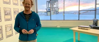 Konstnären visar upp sitt dass: "Fint att vara med konsten ensam"