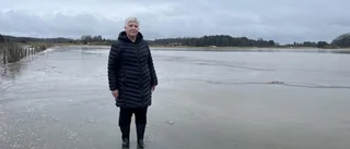 Chocken: Enda vägen till Ingers hus är helt översvämmad