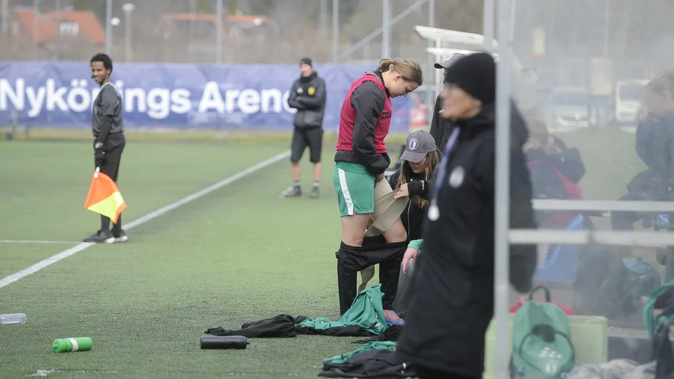 Ella Asplund fick ta emot en hel del smällar, men det var inte därför hon utgick.