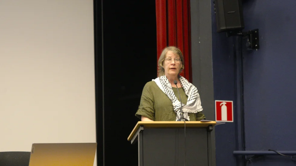 Lena Sjötoft (V) menade att det skulle bli mindre satsningar på LSS med Moderaternas budget.