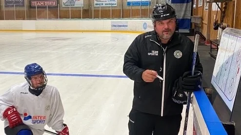 Fredrik Ahlqvist har utsetts till årets hockeyhjälte på Gotland.