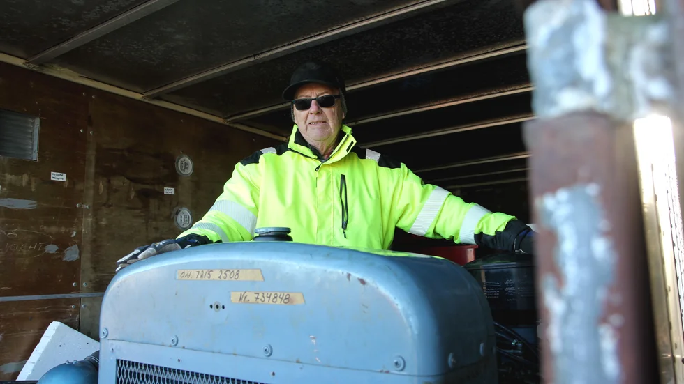 Roland Gothäll är pensionär och hjälper till med elverken ideellt, han kommer dock inte vara med när lastbilen åker ner till Ukraina. 