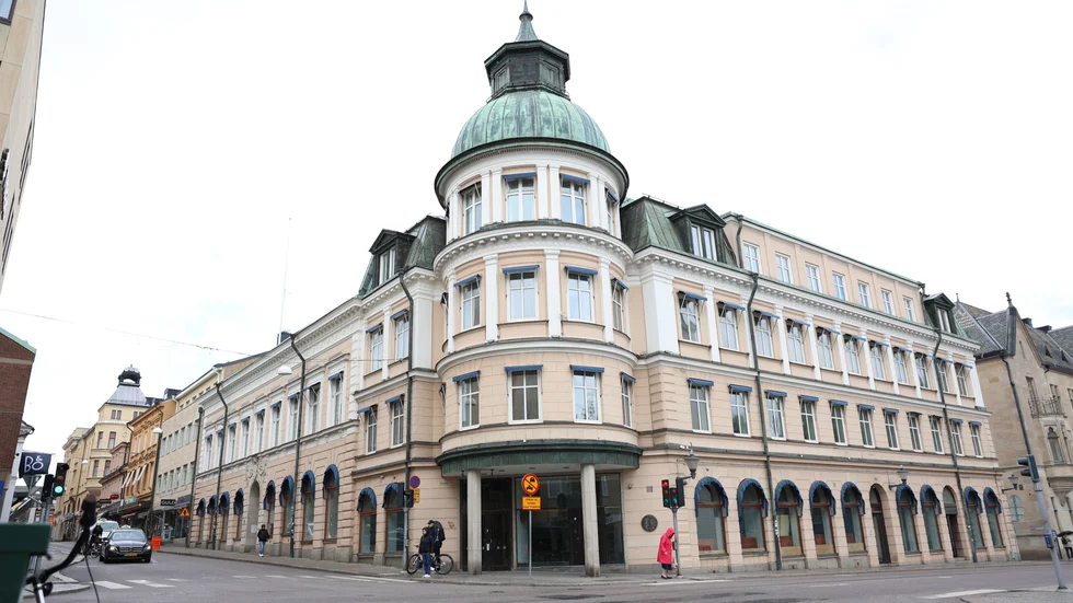 Här var det bank i över 140 år. I höst flyttar länsstyrelsen in – men bara tillfälligt. I framtiden kan det bli aktuellt med restauranger på bottenvåningen.