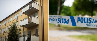 Höll ut bebis från balkong – hotade släppa barnet