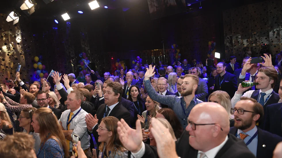 Sverigedemokraternas valvaka från 2022, då med lite gladare tongångar än under EU-valets valvaka 2024.