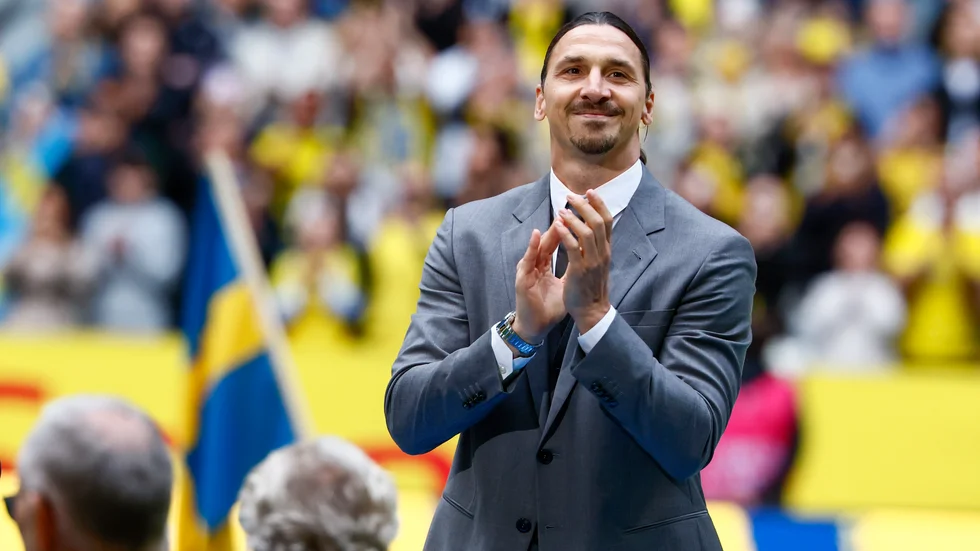 Zlatan Ibrahimovic avtackas och hyllas.