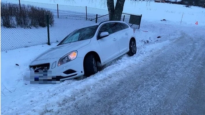 Föraren hade över 2 promille i blodet och körde i diket två gånger under samma färd.