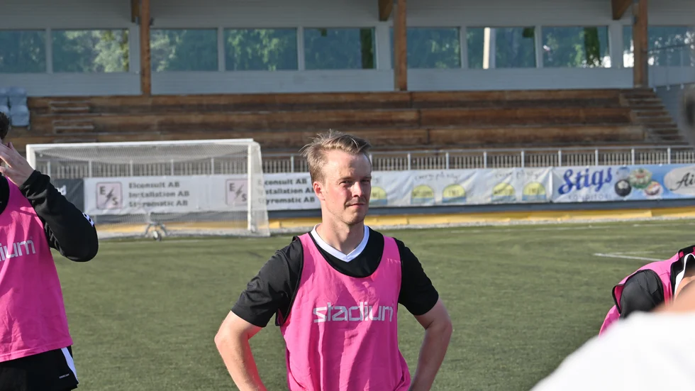 Linus Almqvist är Skellefteå FF:s äldsta spelare samt den som spelat flest rekordmatcher för klubben. 