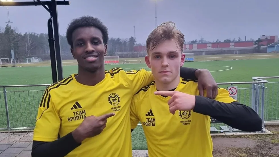 Abdumalik Ibrahim passade till Olle Ericsson som avgjorde mot division 1-laget Oskarshamns AIK. Juniorerna stormar fram i Maif.