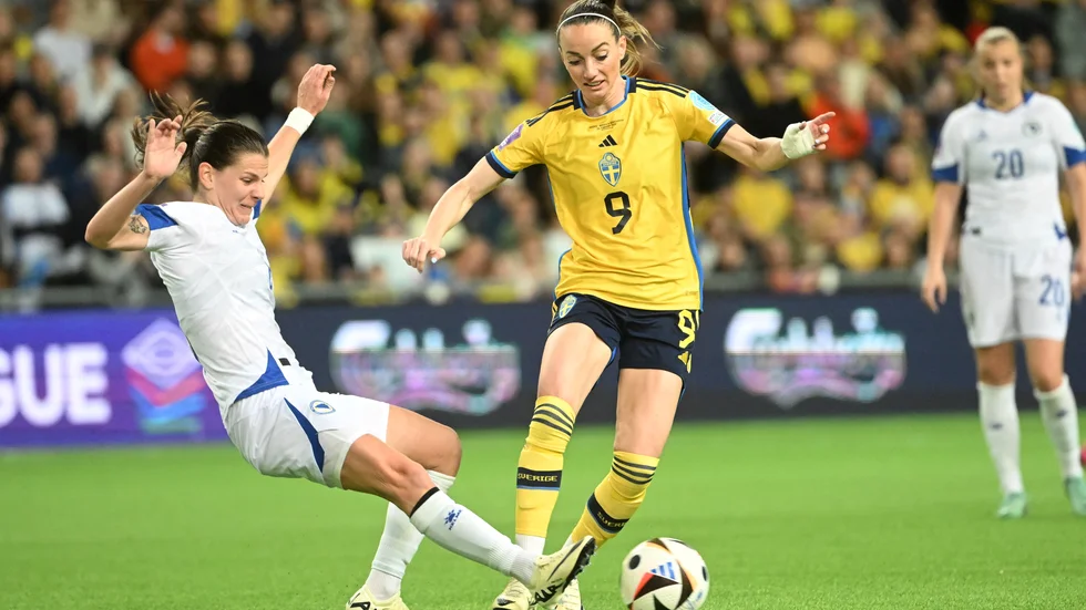 Kosovare Asllani i landskampen mot Bosnien-Hercegovina förra veckan. Arkivbild.