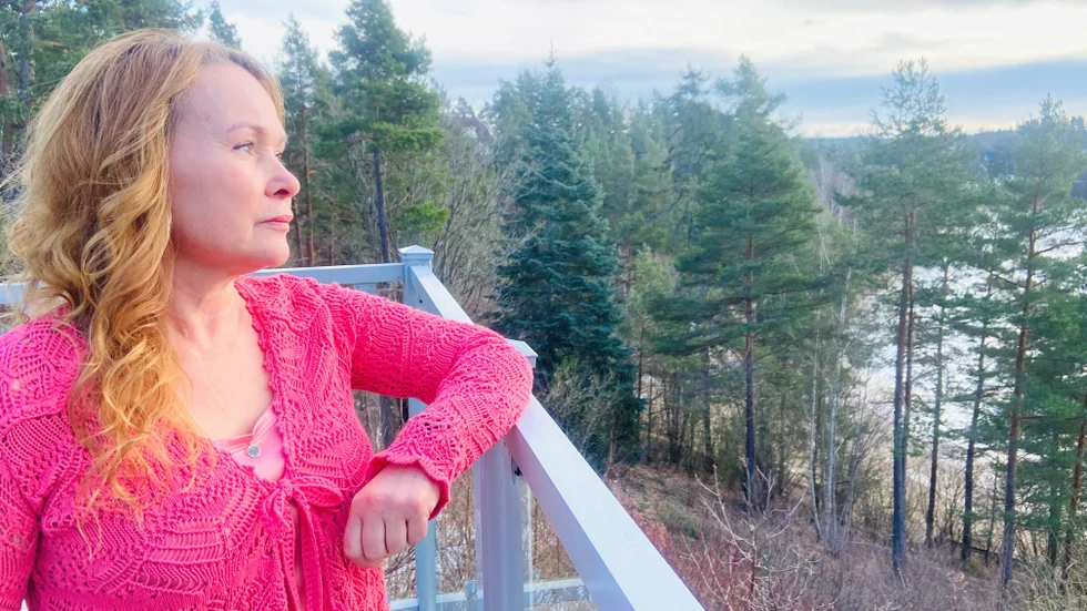 "Kan jag förhindra att någon annan behöver gå igenom det jag gjorde är det värt att gå ut offentligt och berätta. Och jag vet redan att Mälarsjukhuset förändrat rutiner på grund av det som hände, och tack vare min anmälan till Patientnämnden, och då har jag lyckats med något bra", säger Carina Söderberg Axelsson.