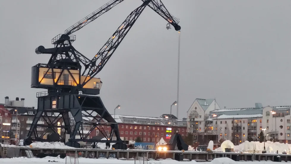 Södra hamn. Här kommer en bild från kranen i södra hamn i Luleå, sett från isen. Det är Elaine Blomqvist i Ersnäs som skickat in den. Har du en bild du vill dela med dig av? Mejla den till familj@kuriren.com. Ange dina kontaktuppgifter samt berätta lite om bilden.   